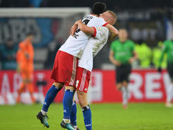 Filip Kostic (l.) glaubt an den Hamburger SV