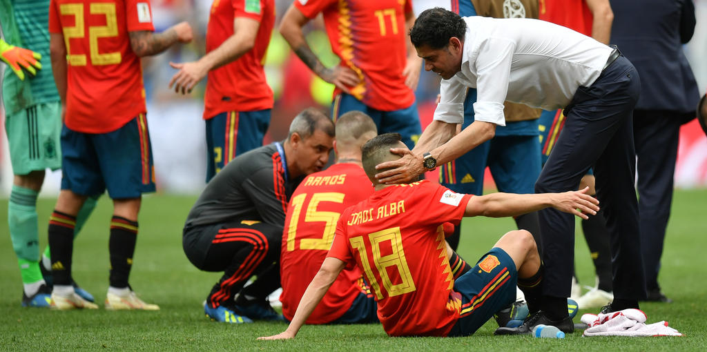 Fernando Hierro bereitet seine Spieler auf die Verlängerung vor