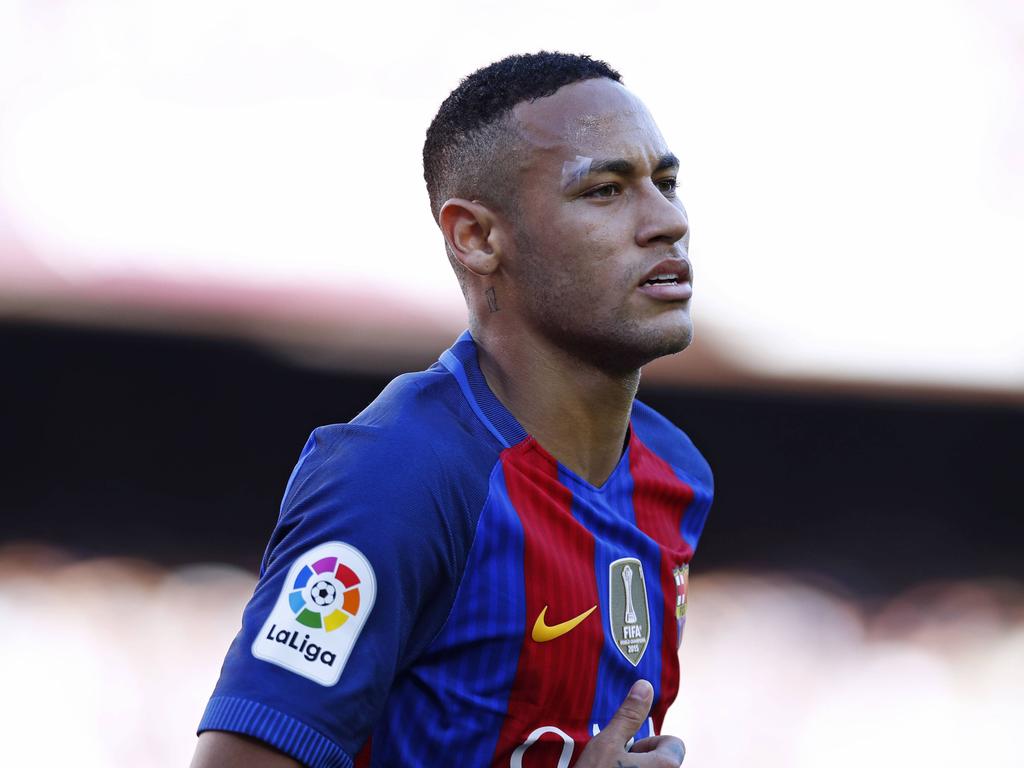 Neymar is gefocust tijdens het competitieduel FC Barcelona - Deportivo La Coruña (15-10-2016).