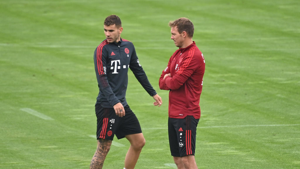 Lucas Hernández und Julian Nagelsmann bereiten sich auf das Spiel des FC Bayern gegen Bayer Leverkusen vor