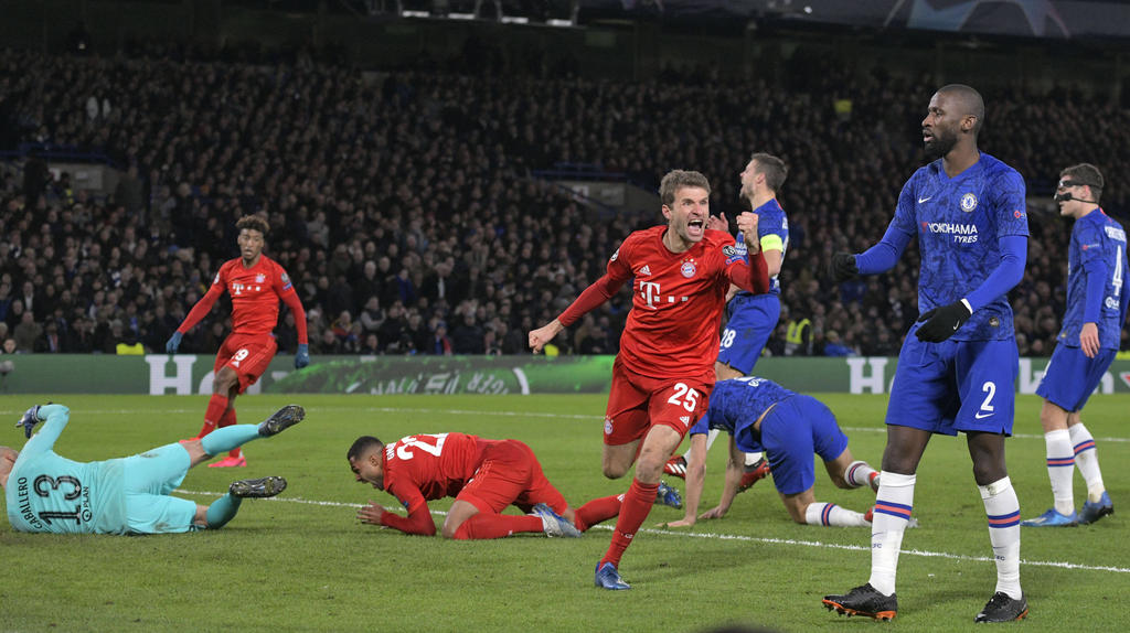 Thomas Müller und der FC Bayern gewannen das Achtelfinal-Hinspiel gegen Chelsea mit 3:0