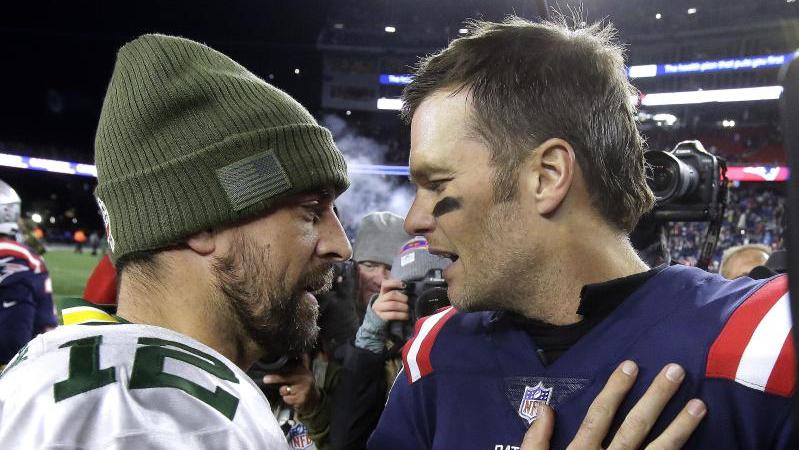 Aaron Rodgers (l.) und Tom Brady Aaron Rodgers (l.) und Tom Brady