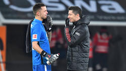 Augsburgs Torwart Rafal Gikiewicz möchte den alleinigen Tore-Rekord von Robert Lewandowski verhindern