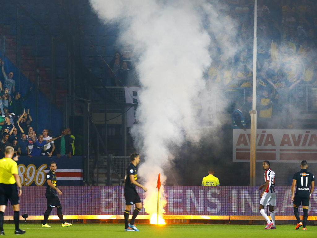 Ongeregeldheden tijdens NAC Breda - Willem II. (19-09-2014).