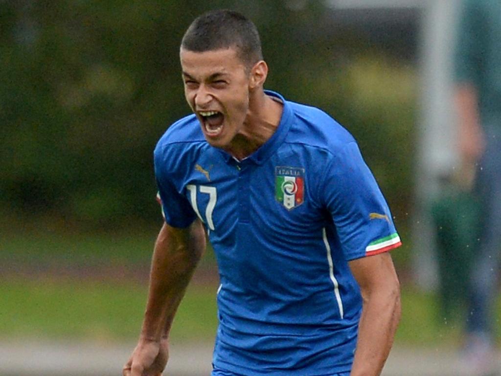 Gianluca Scamacca schreeuwt het uit nadat hij Italië U17 op voorsprong heeft gezet in de vriendschappelijke interland tegen de Duitse leeftijdsgenoten. (12-09-2014)