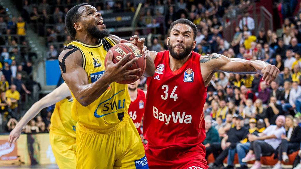 FC Bayern unterliegt bei den MHP Riesen Ludwigsburg FC Bayern unterliegt bei den MHP Riesen Ludwigsburg
