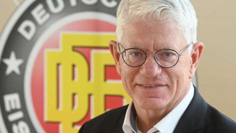 Franz Reindl ist der Präsident des deutschen Eishockey-Bundes (DEB Franz Reindl ist der Präsident des deutschen Eishockey-Bundes (DEB