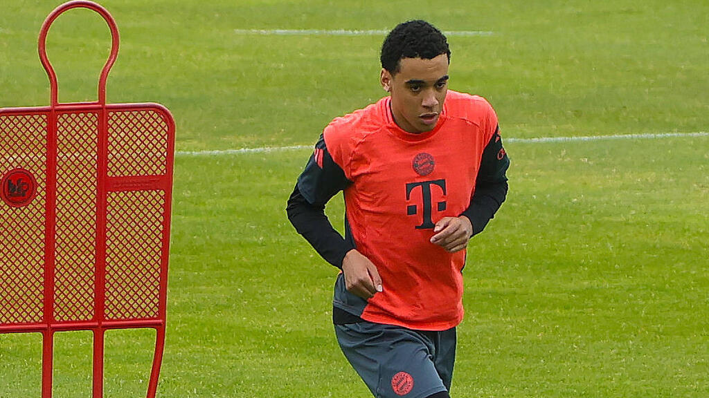 Jamal Musiala trainiert derzeit für sein Comeback Jamal Musiala trainiert derzeit für sein Comeback
