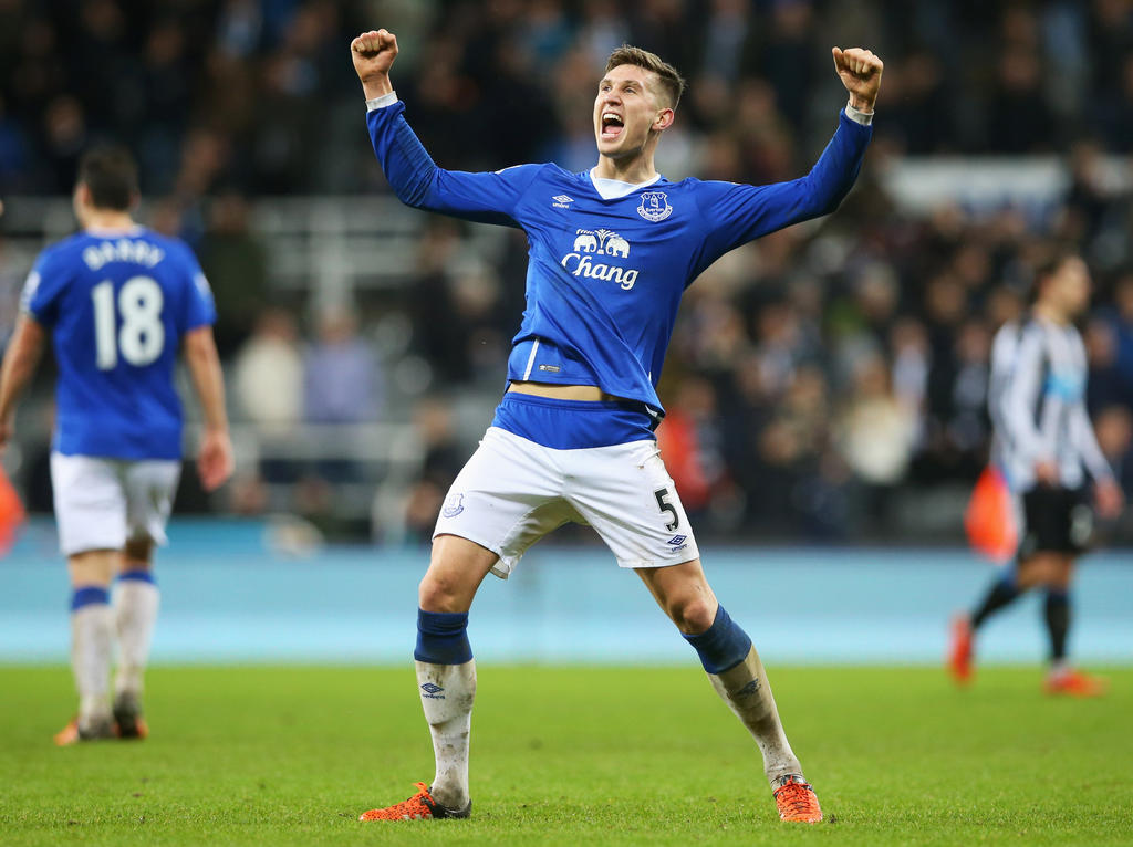Everton-speler John Stones schreeuwt het uit na een overwinning op Newcastle United. (26-12-2015)