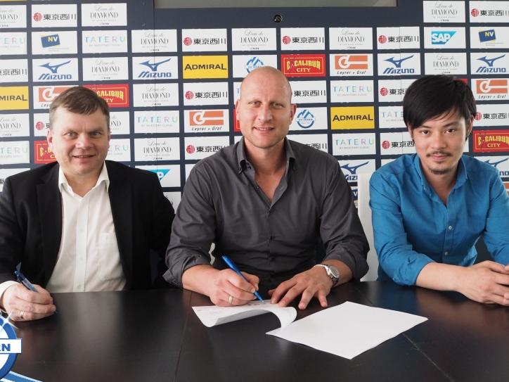 Carsten Jancker (Mitte) wird neuer Trainer beim SV Horn Carsten Jancker (Mitte) wird neuer Trainer beim SV Horn