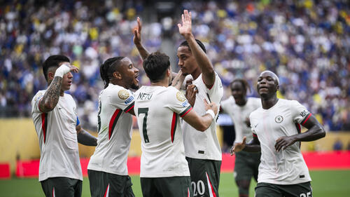 No jubilation: attacker João Pedro, dressed in Fluminense, Apologies to Chelsea after his goal for Chelsea. 