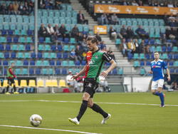 Christian Santos scoort tijdens het competitieduel FC Den Bosch - NEC Nijmegen. (24-04-2015)