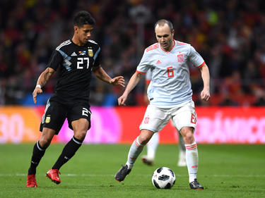 Meza (l.) debütierte für die Nationalmannschaft ausgerechnet beim 1:6 gegen Iniestas Spanier