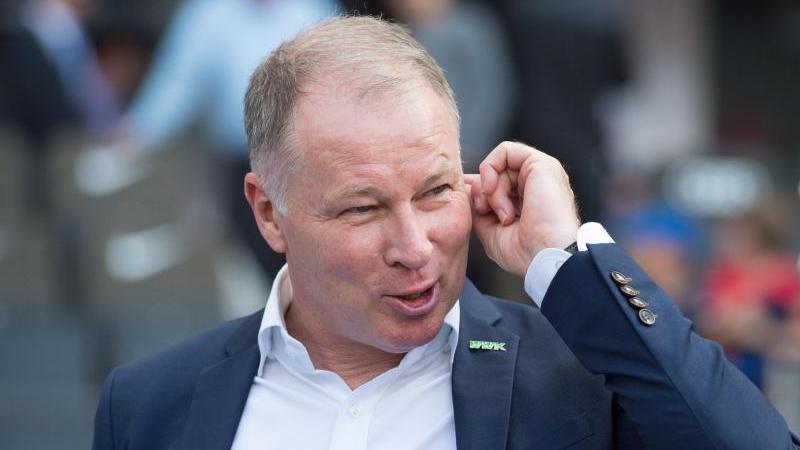 Fühlt sich beim FC Augsburg pudelwohl: Stefan Reuter Fühlt sich beim FC Augsburg pudelwohl: Stefan Reuter