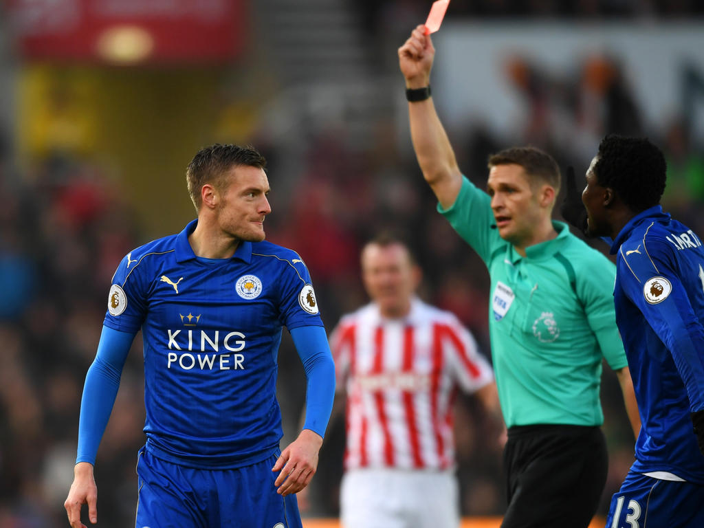 Jamie Vardy ist für seine Rote Karte für drei Spiele gesperrt worden Jamie Vardy ist für seine Rote Karte für drei Spiele gesperrt worden