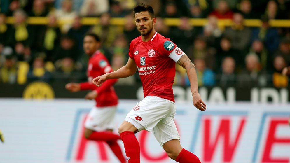 Latza traf für Mainz bei der Niederlage gegen Regensburg Latza traf für Mainz bei der Niederlage gegen Regensburg