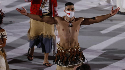 Taekwondo-Kämpfer Pita Taufatofua brachte die Fahne von Tonga erneut oberkörperfrei ins Stadion