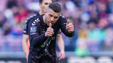 Lukas Podolski hat seinen Vertrag bei Gornik Zabrze um ein Jahr verlängert