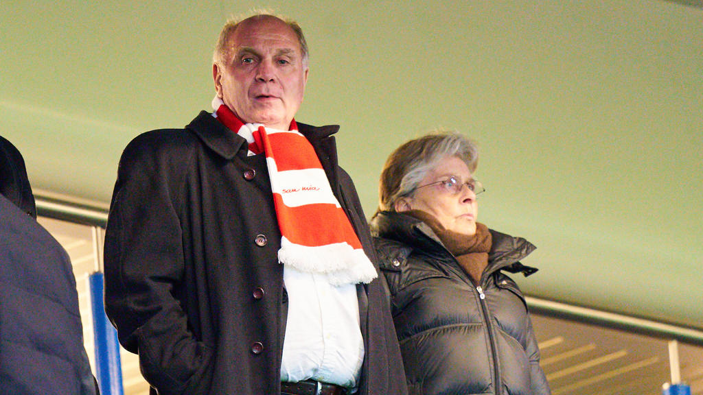 Uli Hoeneß mit seiner Frau Susi beim Spiel der Bayern beim FC Chelsea