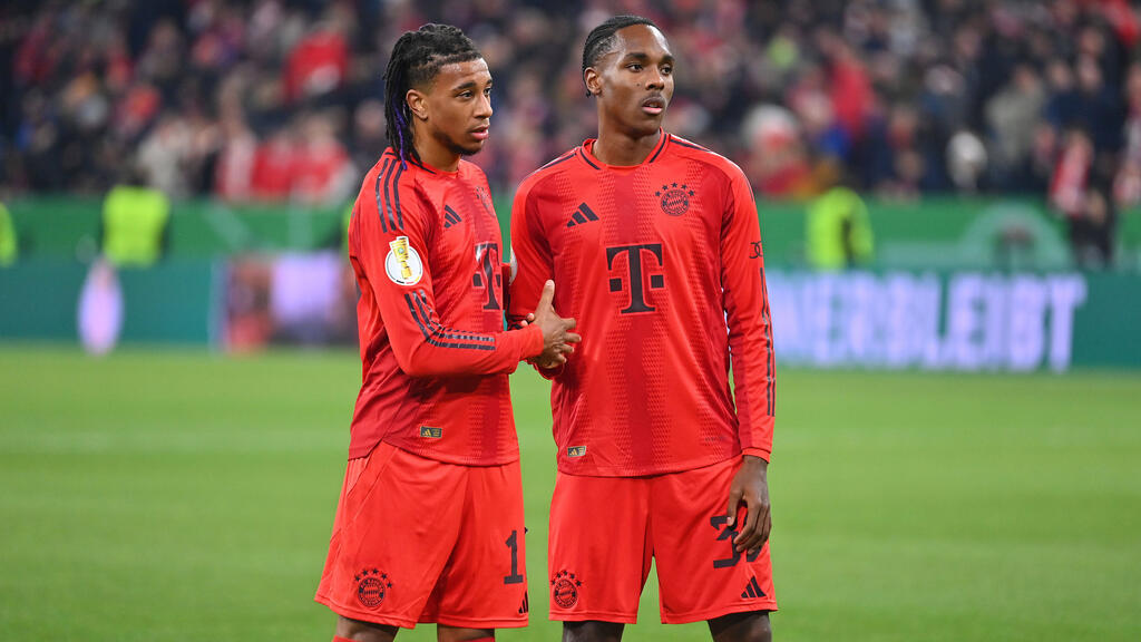 Mathys Tel (r.) steht seit 2022 beim FC Bayern unter Vertrag