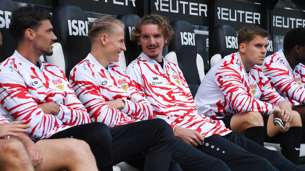 Nick Woltemade (M.) war beim VfB zunächst Bankdrücker