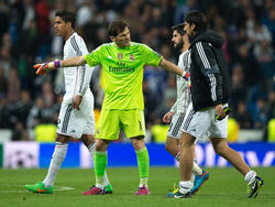 Casillas mandó a sus compañeros a saludar la aficción. (Foto: Getty)