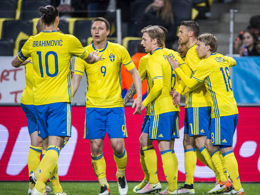 Schwedens Nationalspieler unterstützen ihre Fans