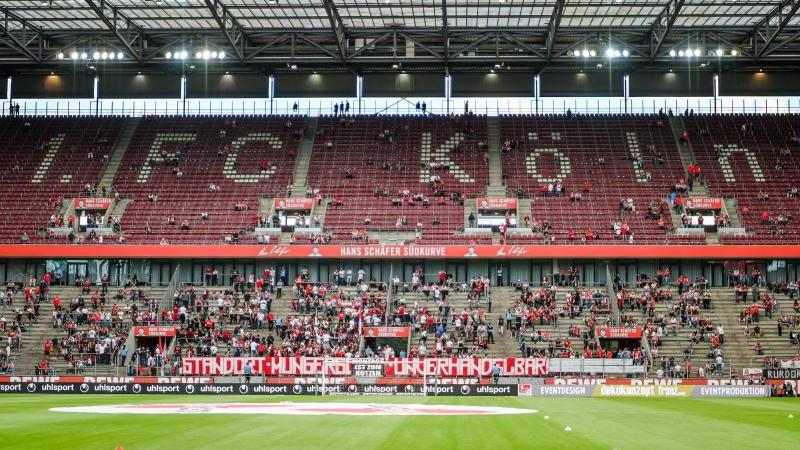 Die Hans-Schäfer-Südkurve im RheinEnergie-Stadion des 1. FC Köln