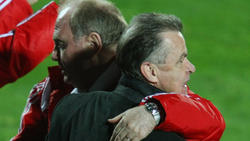 Ottmar Hitzfeld (r.) plädiert für Uli Hoeneß im Präsidentenamt