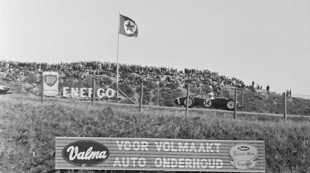 Die Strecke in Zandvoort liegt malerisch zwischen Dünen Die Strecke in Zandvoort liegt malerisch zwischen Dünen