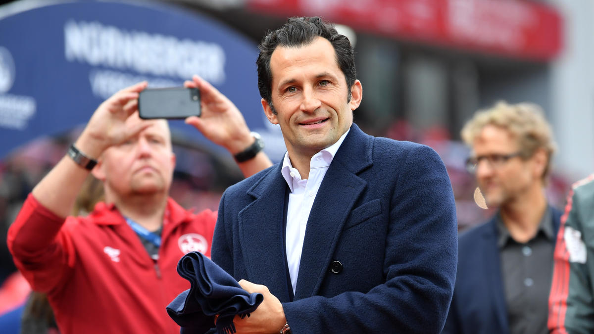 Bayern-Sportdirektor Hasan Salihamidzic soll ein Auge auf Mathis Rayan Cherki geworfen haben Bayern-Sportdirektor Hasan Salihamidzic soll ein Auge auf Mathis Rayan Cherki geworfen haben
