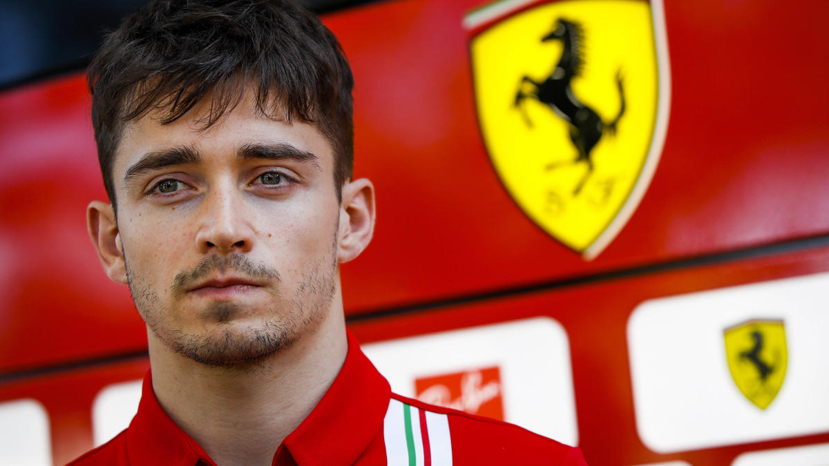 Charles Leclerc legte seinen virtuellen Peugeot 208 spektakulär aufs Dach Charles Leclerc legte seinen virtuellen Peugeot 208 spektakulär aufs Dach