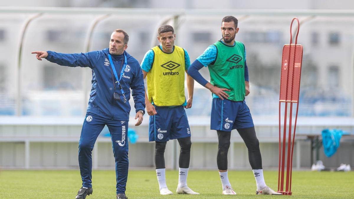 Manuel Baum bekräftige, dass es für die Ausbootung der Schalke-Profis Amine Harit und Nabil Bentaleb "gute Gründe" gab Manuel Baum bekräftige, dass es für die Ausbootung der Schalke-Profis Amine Harit und Nabil Bentaleb "gute Gründe" gab