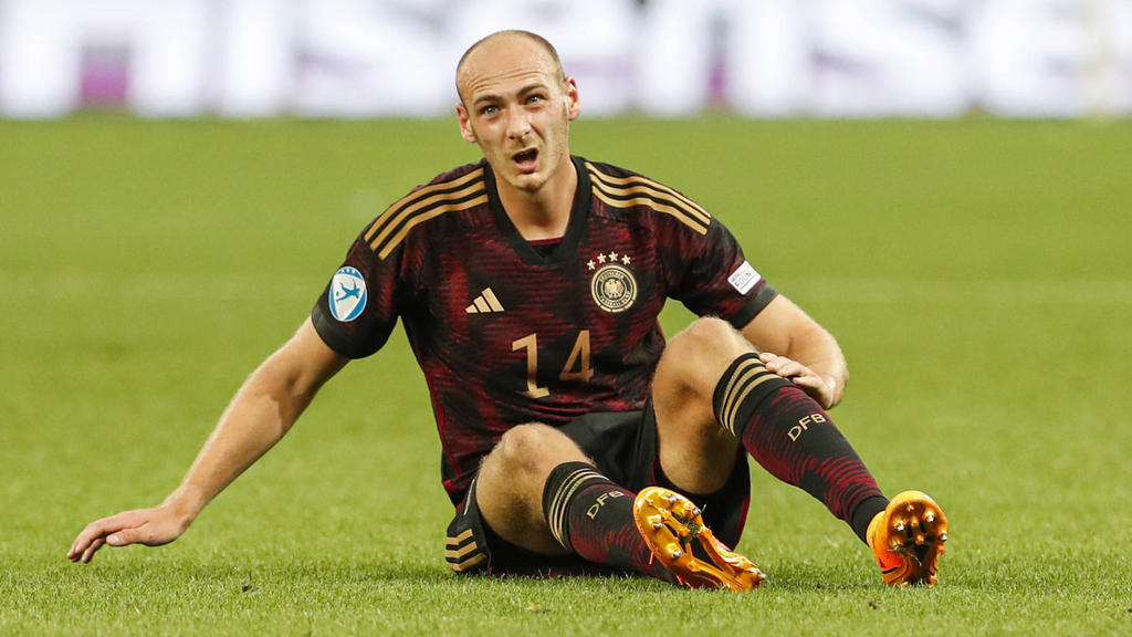 Henning Matriciani hielt sich gegen England das linke Knie Henning Matriciani hielt sich gegen England das linke Knie