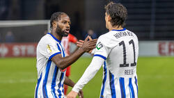 Deyovaisio Zeefuik (l.) bleibt bei Hertha BSC