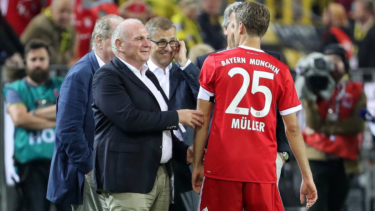 Hai gương mặt của FC Bayern: Uli Hoeneß và Thomas Müller