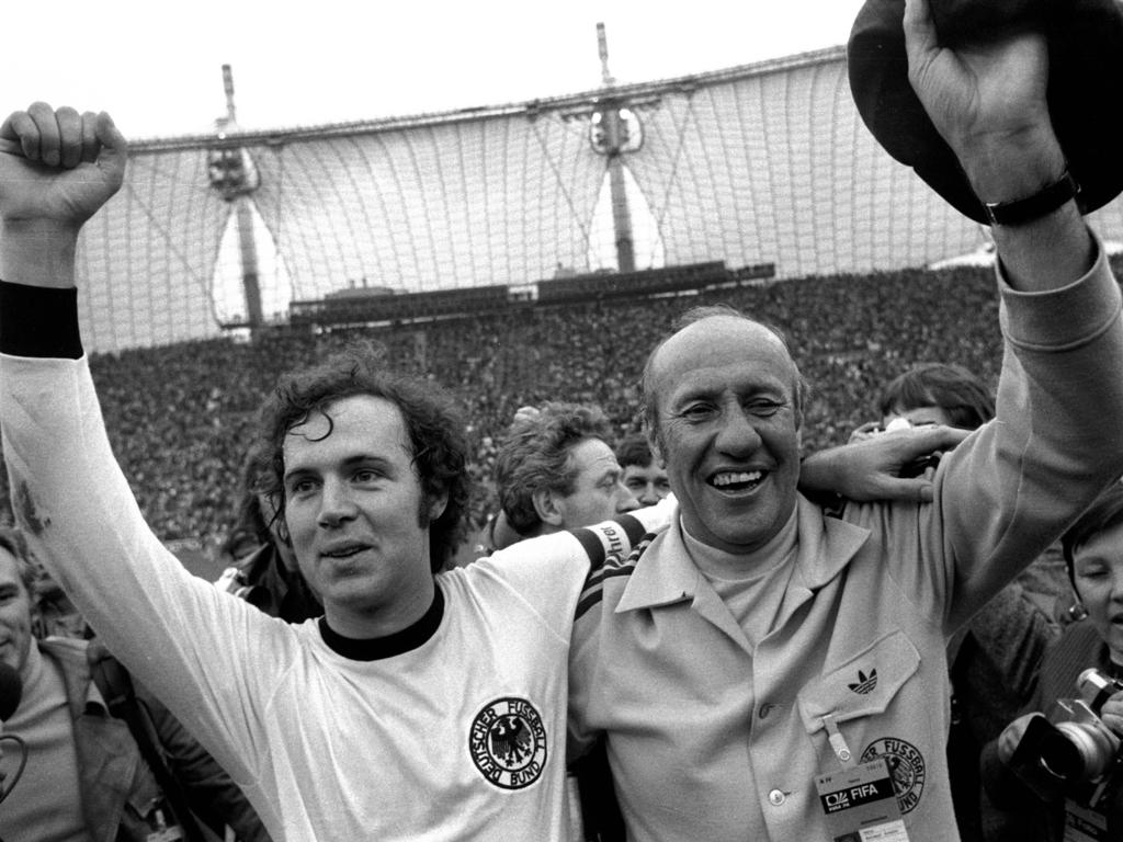 Helmut Schön (r.) jubelt gemeinsam mit Franz Beckenbauer im WM-Finale 1974