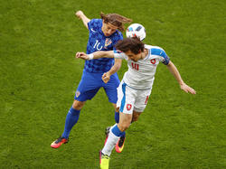 Luka Modrić (l.) musste gegen Tschechien verletzt raus