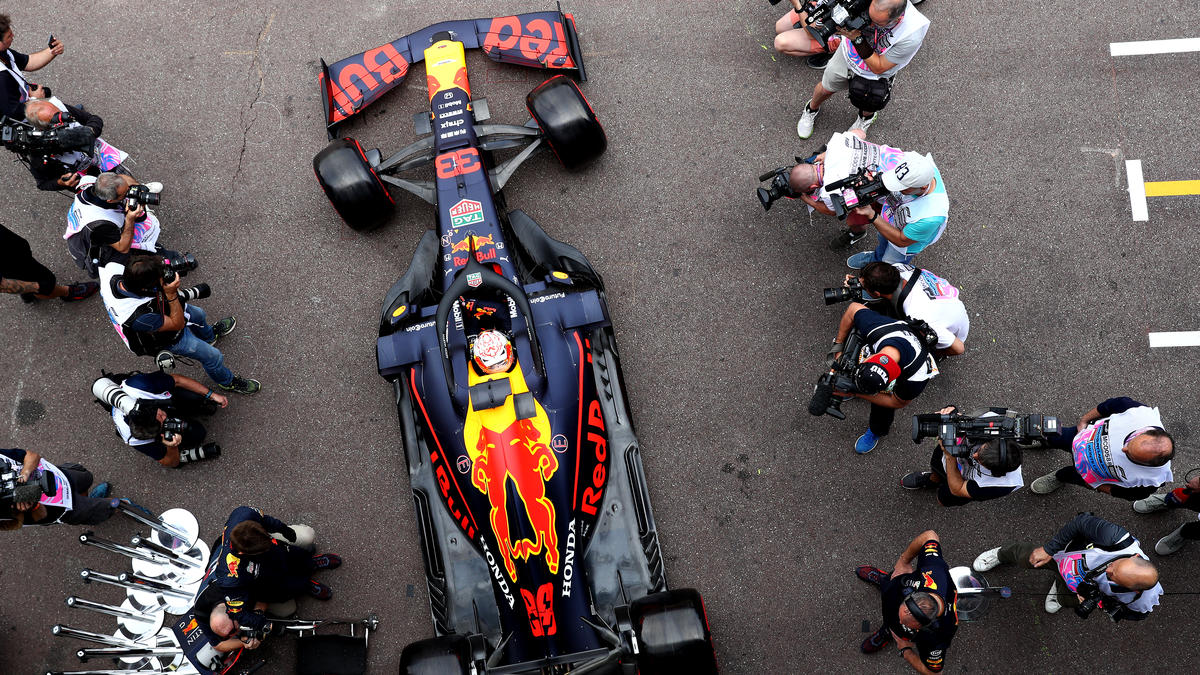 Red Bull musste bei Max Verstappen einen Kühler austauschen Red Bull musste bei Max Verstappen einen Kühler austauschen