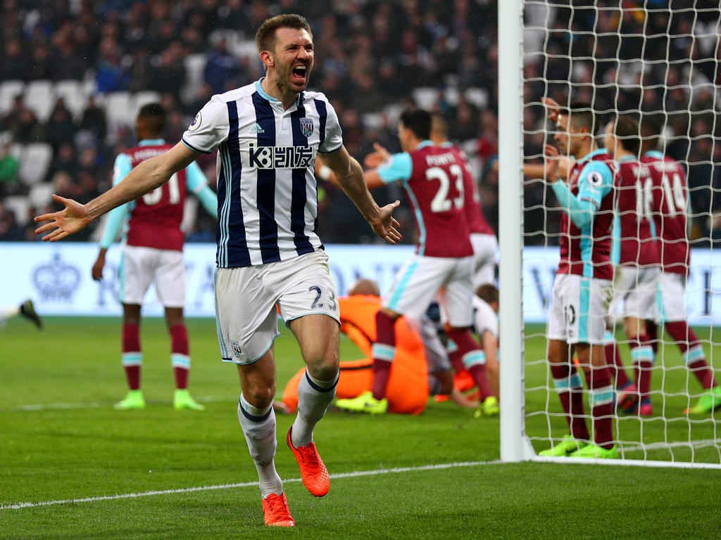 In der Schlussminute gleicht Gareth McAuley für West Bromwich im Vergleich mit West Ham aus. (11.02.2017)