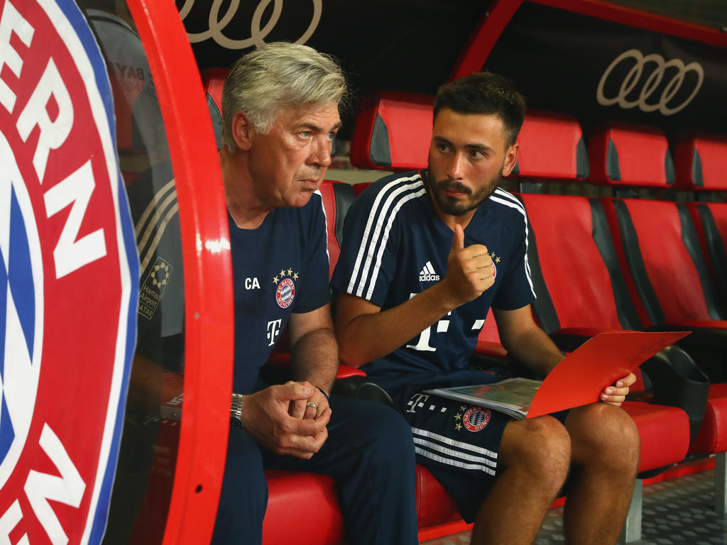 Davide Ancelotti (r.) und sein Vater Carlo wurden beim FC Bayern freigestellt Davide Ancelotti (r.) und sein Vater Carlo wurden beim FC Bayern freigestellt