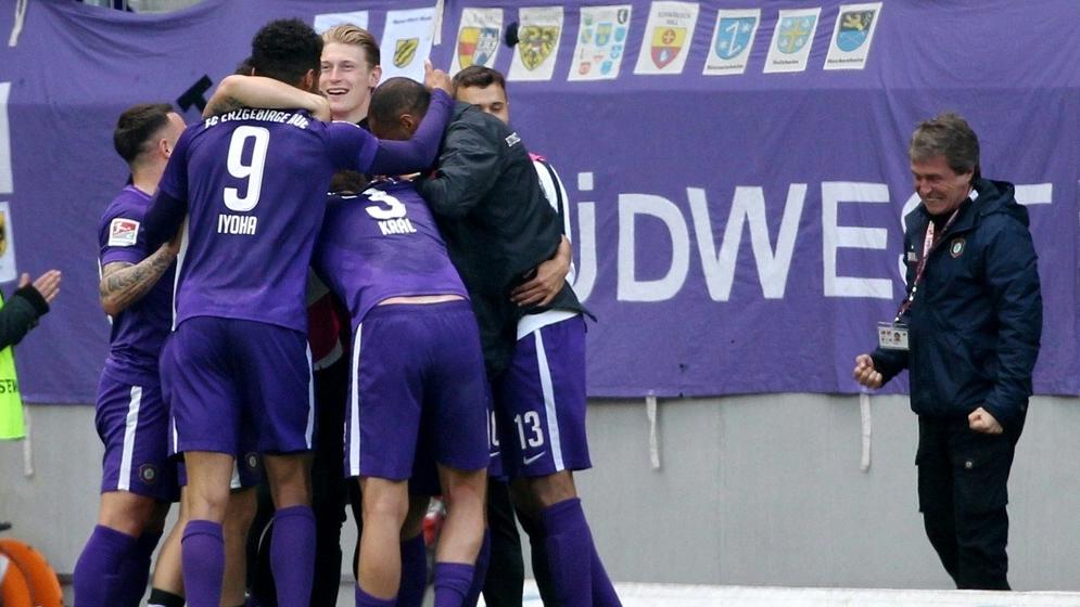 Erzgebirge Aue bezwingt den 1. FC Nürnberg in einer denkwürdigen Partie Erzgebirge Aue bezwingt den 1. FC Nürnberg in einer denkwürdigen Partie