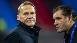 BVB-Sportdirektor Michael Zorc (r.) wirft Uli Hoeneß vom FC Bayern Arroganz vor