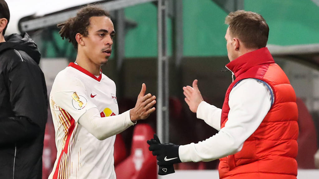 Rechnet mit einem Verbleib von Trainer Nagelsmann beim RB Leipzig: Stürmer Yussuf Poulsen (l.) Rechnet mit einem Verbleib von Trainer Nagelsmann beim RB Leipzig: Stürmer Yussuf Poulsen (l.)