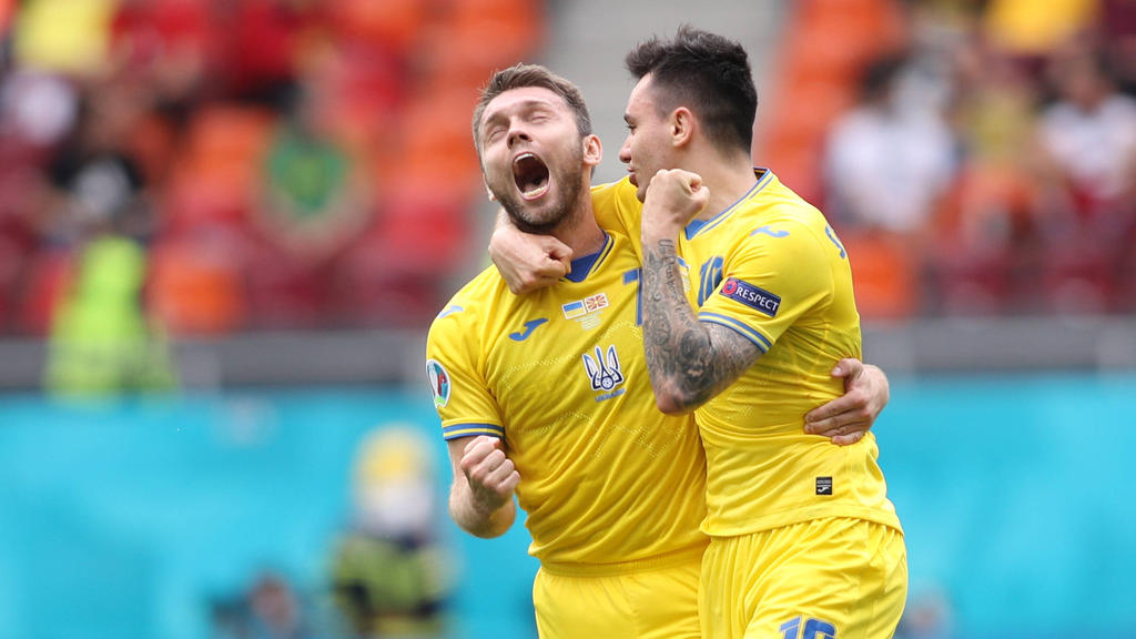 Die Spieler der Ukraine jubeln über den Sieg über Nordmazedonien
