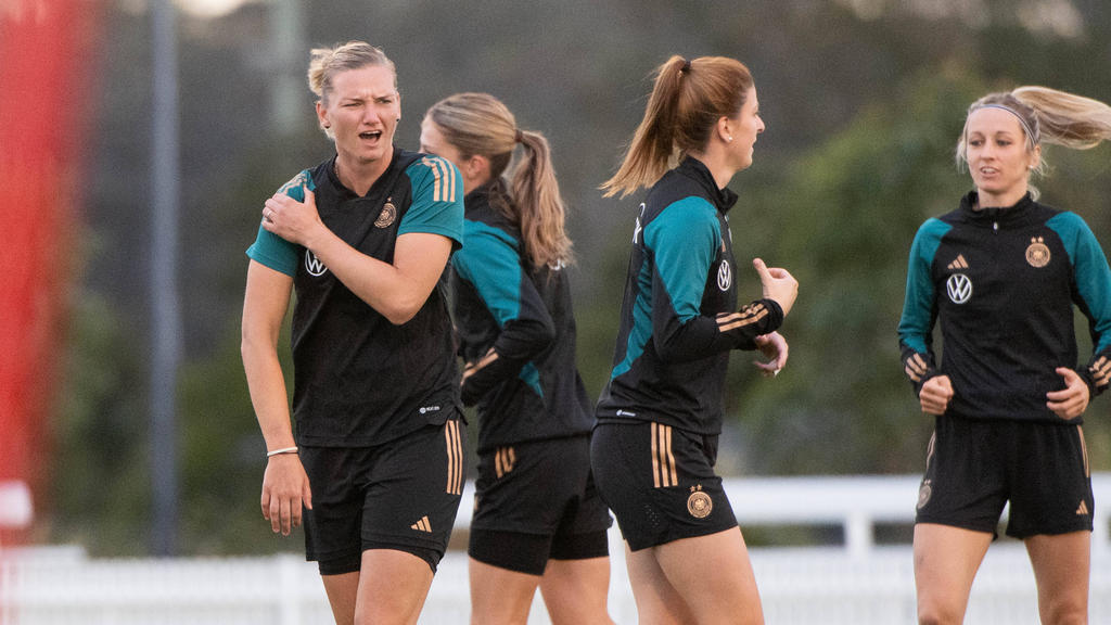 Das deutsche Frauen-Nationalteam testet vor der WM gegen eine männliche U15 Das deutsche Frauen-Nationalteam testet vor der WM gegen eine männliche U15