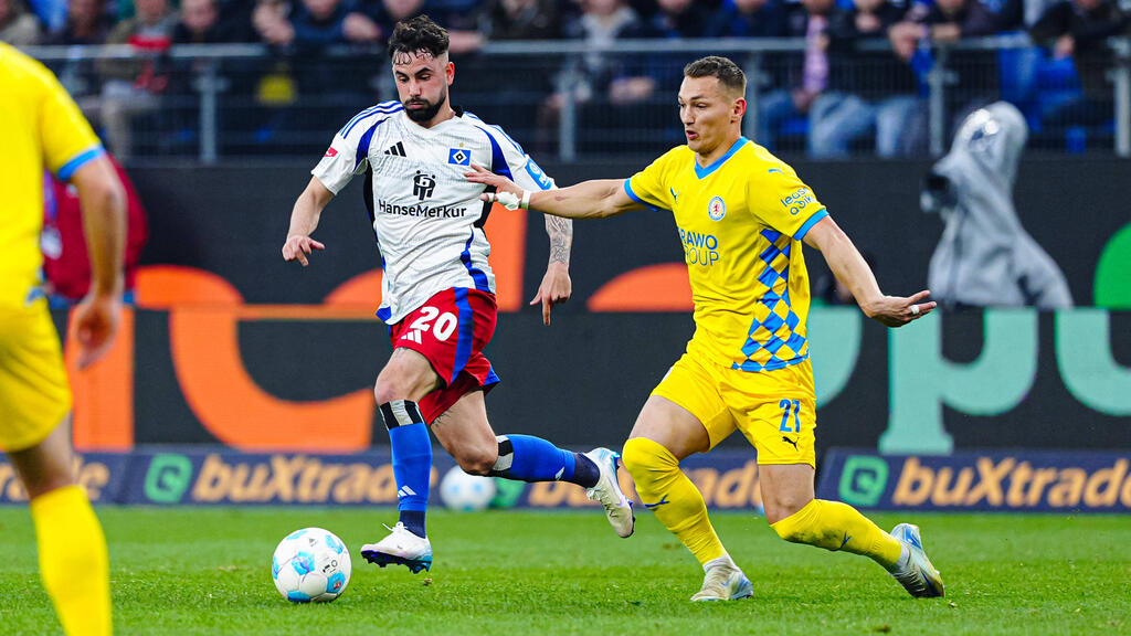 Marco Richter (l.) ist in dieser Saison für den HSV am Ball Marco Richter (l.) ist in dieser Saison für den HSV am Ball