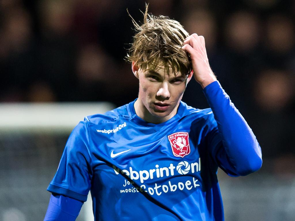 Jari Oosterwijk baalt na afloop van het competitieduel Excelsior - FC Twente. (05-12-2015)
