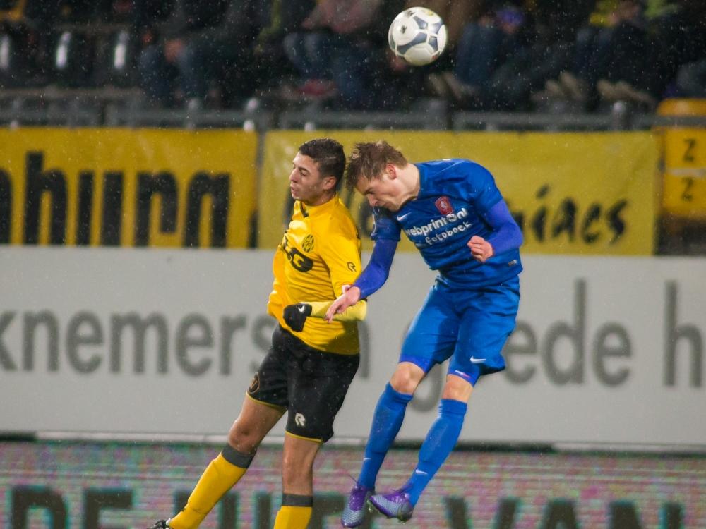 Hicham Faik en Hidde ter Avest (r.) vechten een luchtduel uit tijdens Roda JC - FC Twente. (13-02-2016)