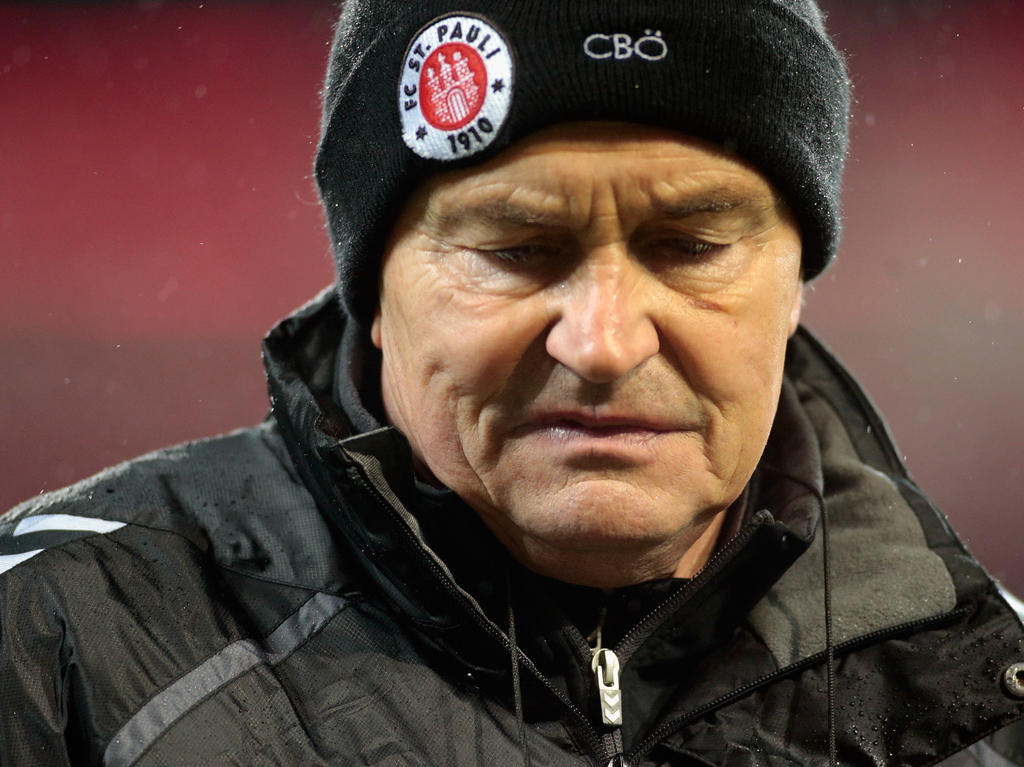 Das Debüt von Ewald Lienen als Trainer des FC St. Pauli ging in die Hose
